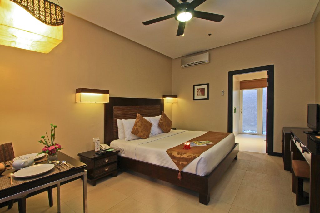 deluxe room king bed 3