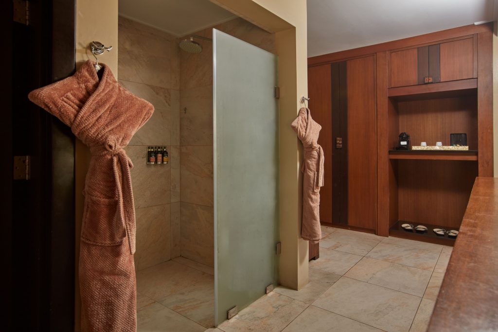 Mountain Bungalow Bathroom 2