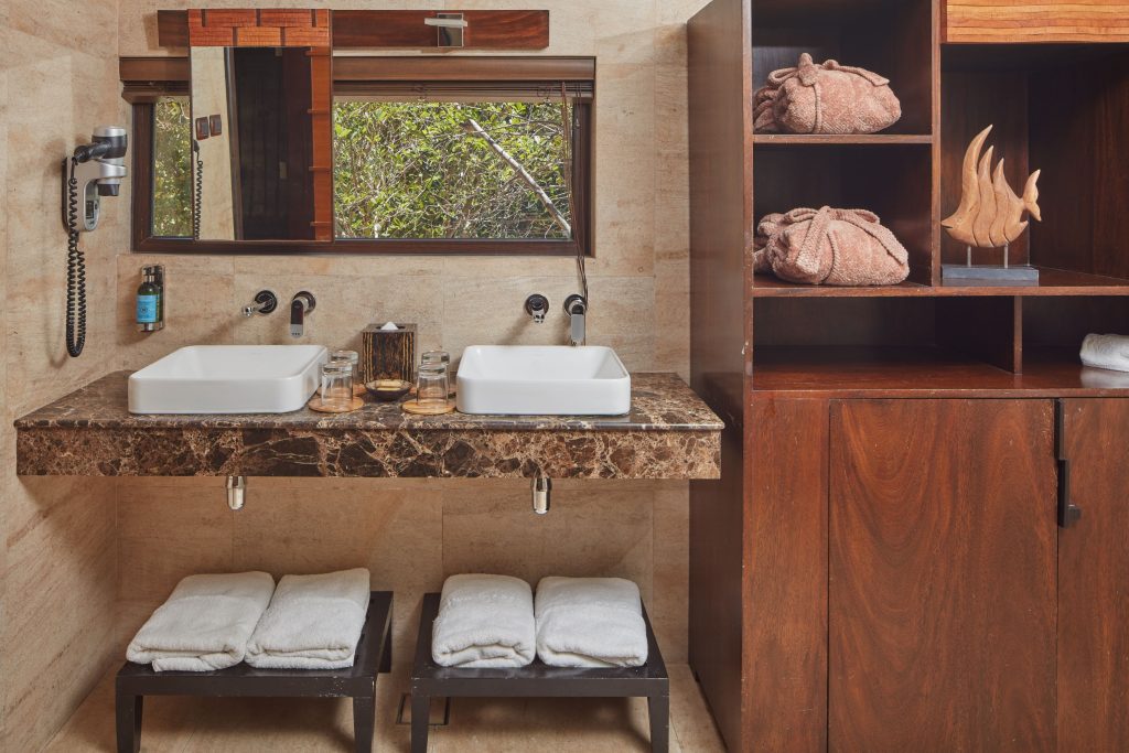 Hilltop Bungalow Bathroom