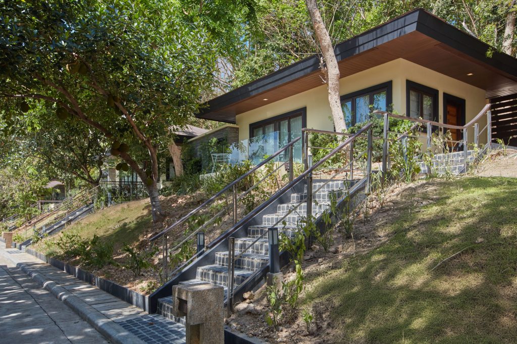 Hilltop Bungalow Exterior 1