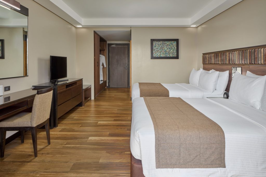 bayview queen with deck access