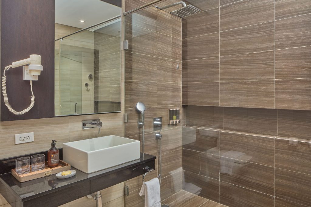 bayview queen with deck access bathroom 2